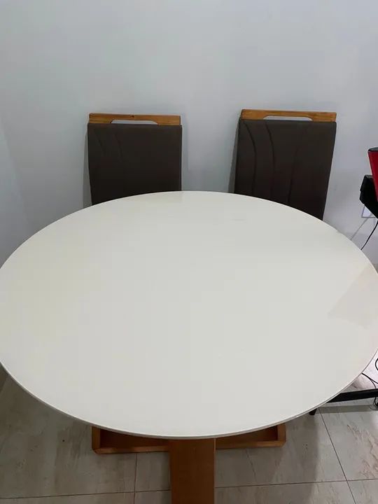 Mesa com 4 cadeiras 