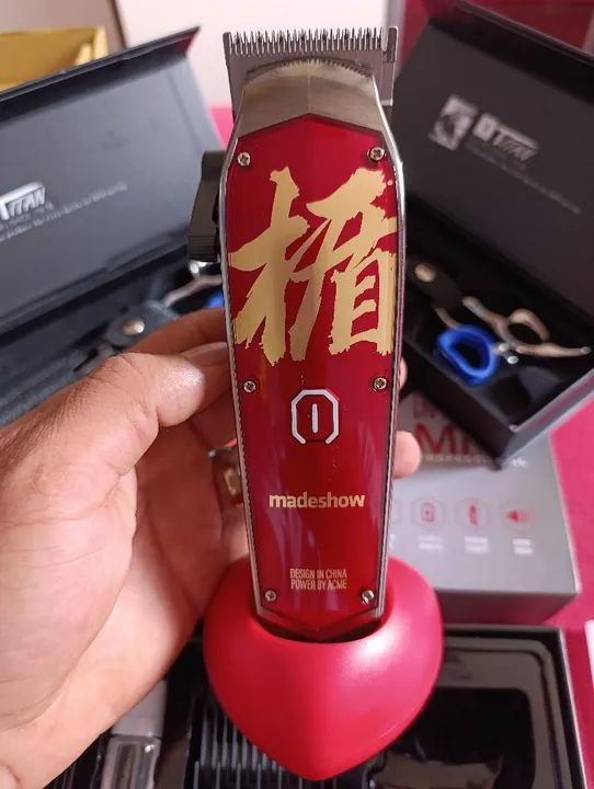 Máquina de Cortar Cabelo Profissional MadeShow - Titan