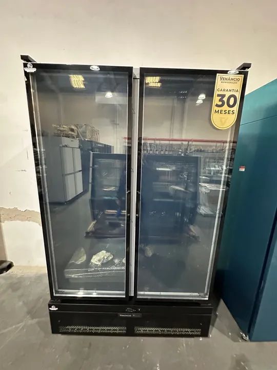Expositor vertical 2 portas 730 litros refrigerado prime Venâncio 