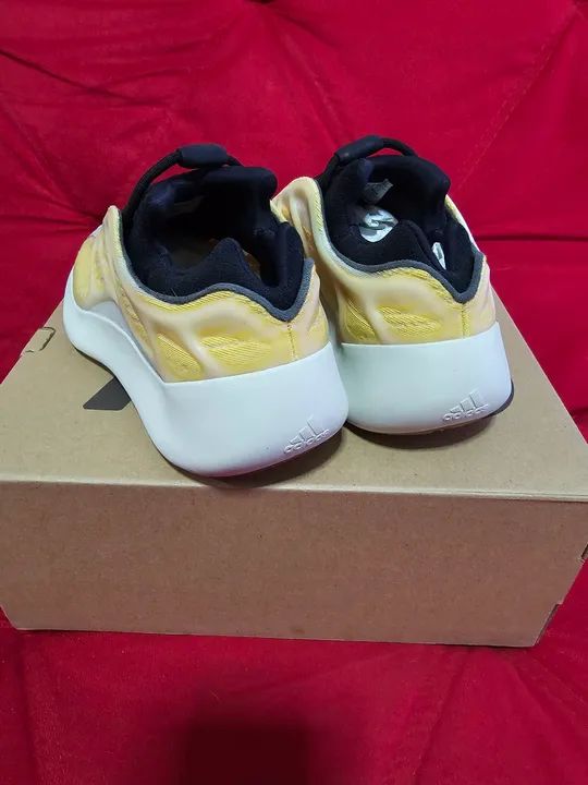 Tênis Adidas Yeezy 700 V3 "Mono Sowfflower" - Foto 2