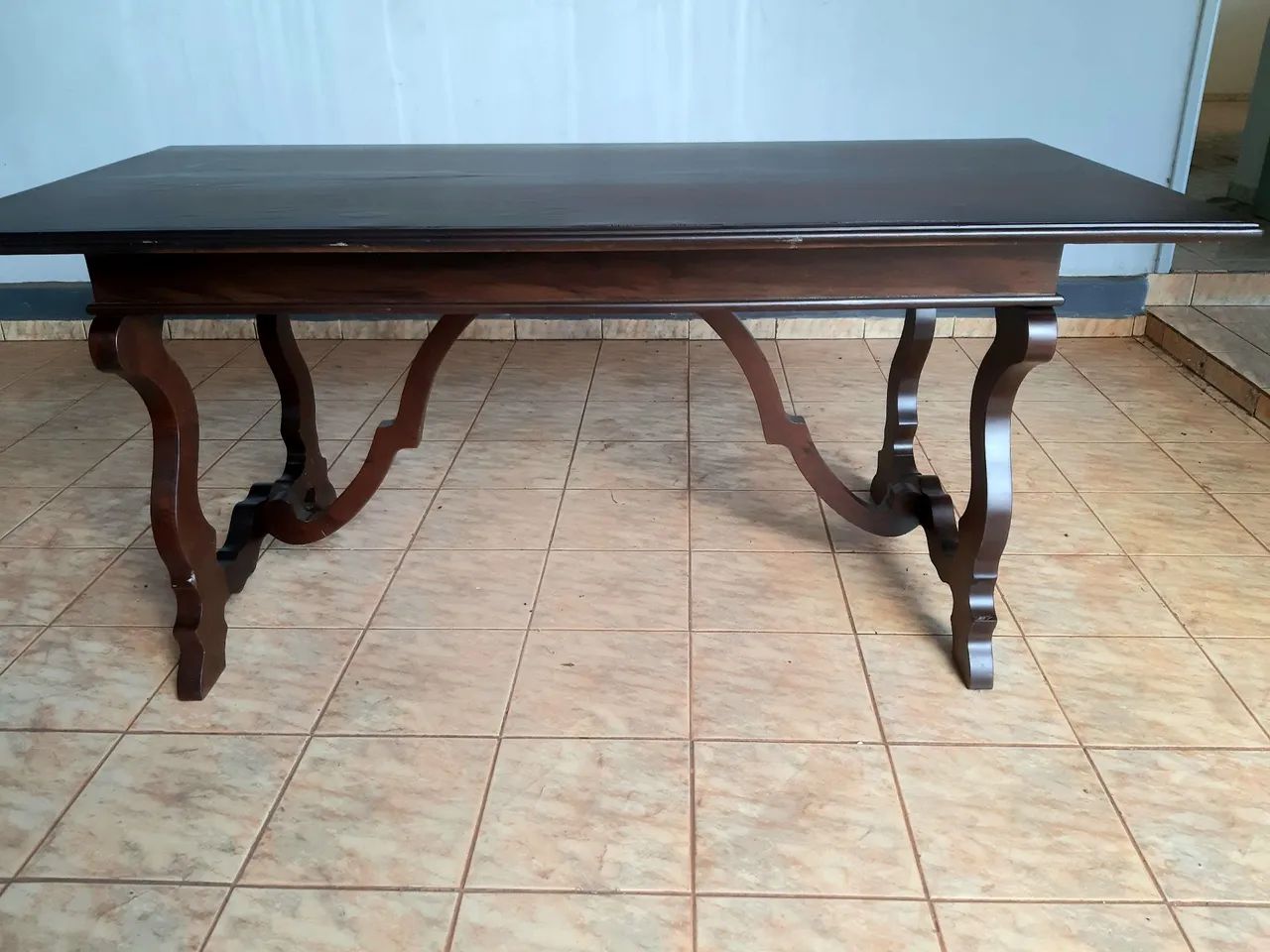 Mesa de Jantar Clássica em Madeira Maciça - Foto 2