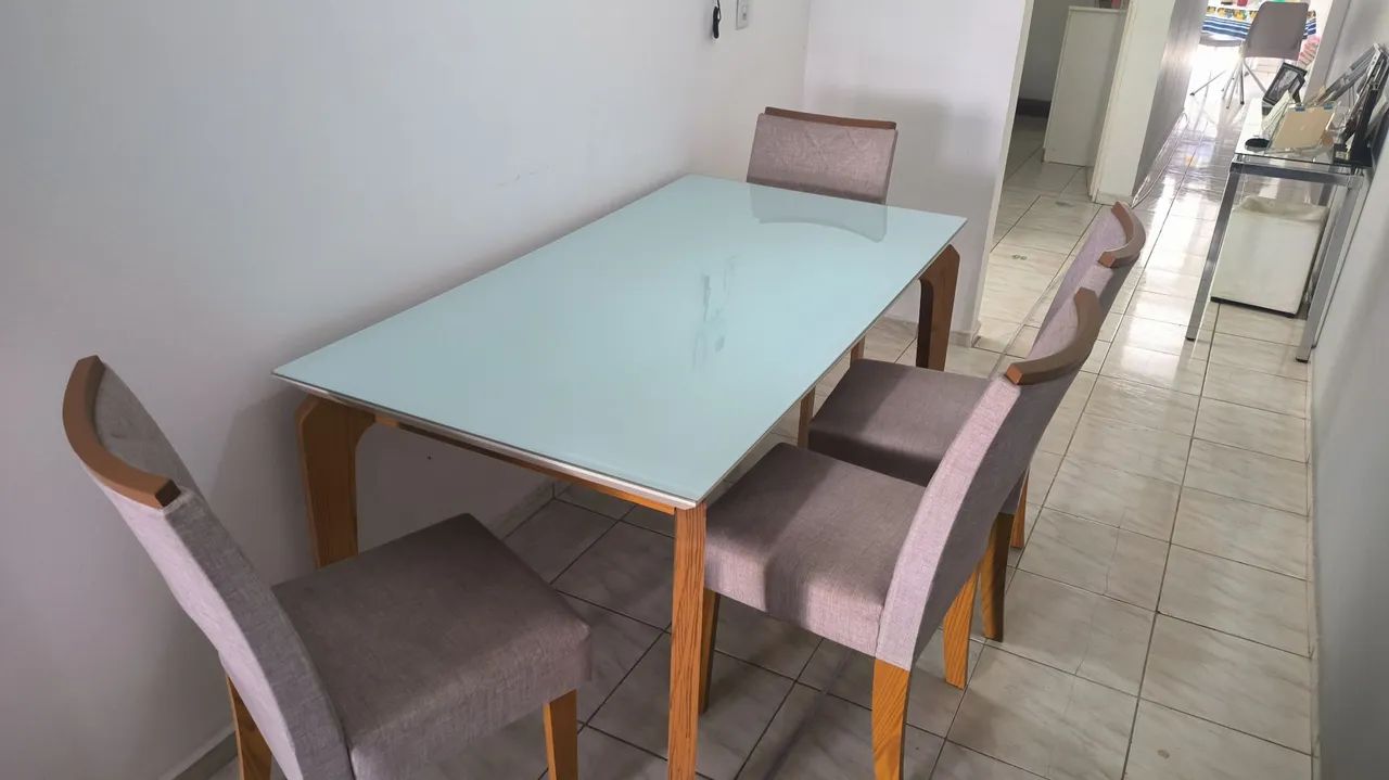 Mesa de jantar com 4 cadeiras 64296267017345122