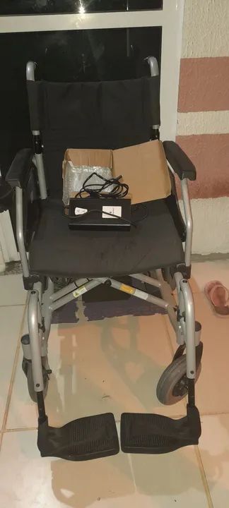 Cardeira de rodas motorizada 