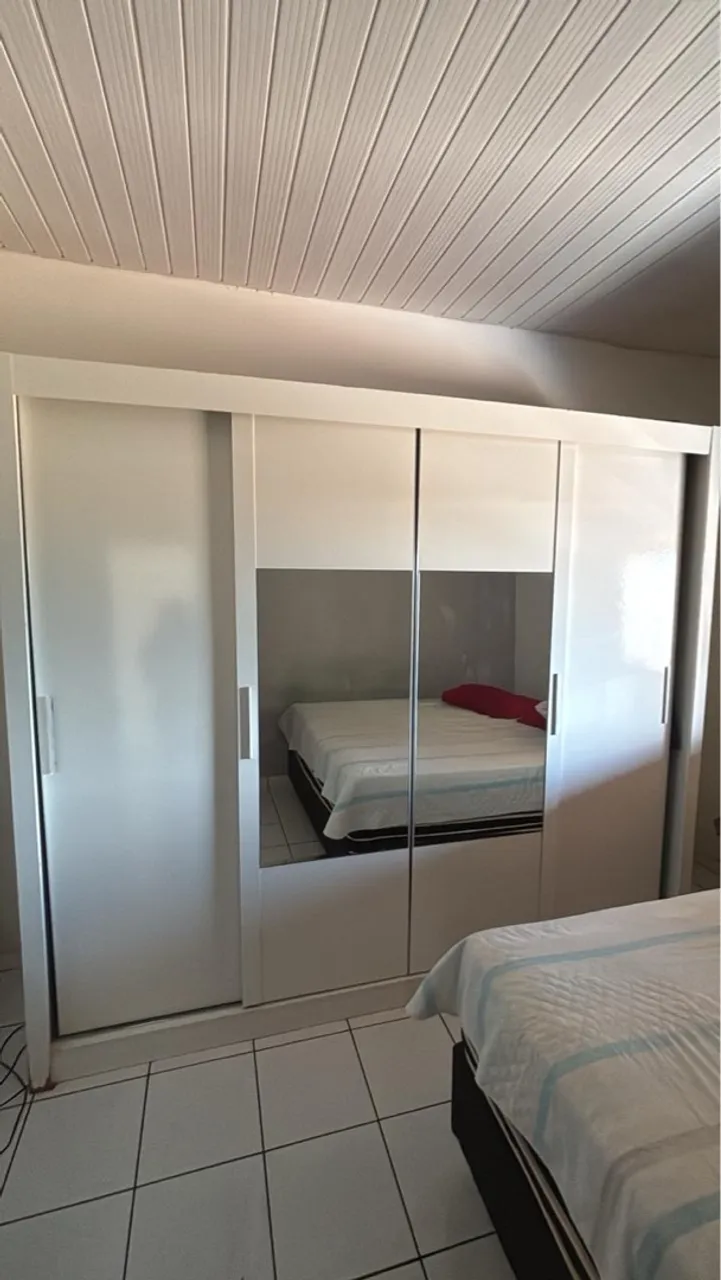 Guarda-Roupa Branco com Espelho