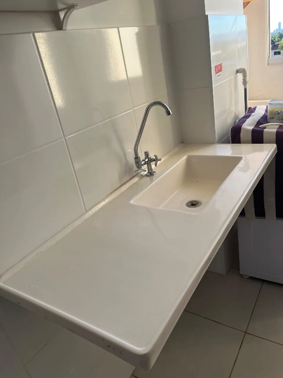 Pias cozinha, banheiro e tanque de lavar roupas
