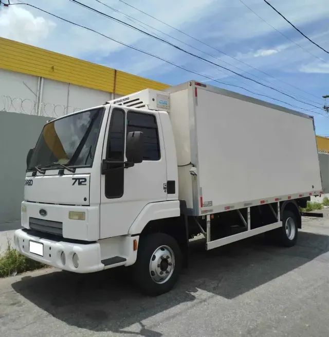 Ford Cargo 712  2012  Bau Refrigerado. 