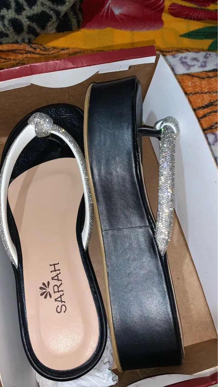 Sandálias Femininas Preta com Strass