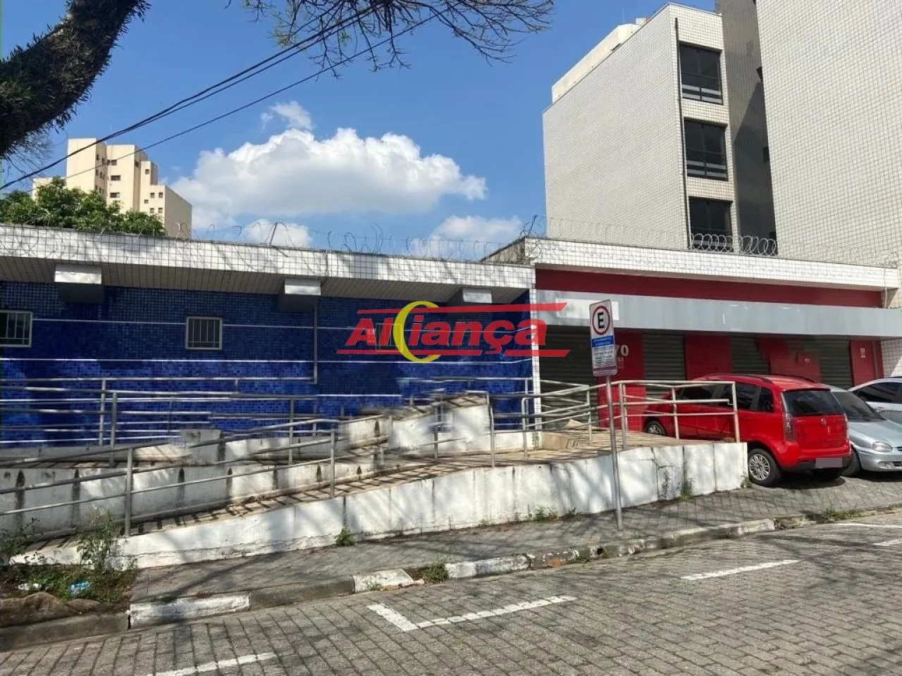 Casa Comercial para alugar, 633m², 15 salas, 1 cozinha, 6 Wc's, 2 vestiários - Guarulhos/S