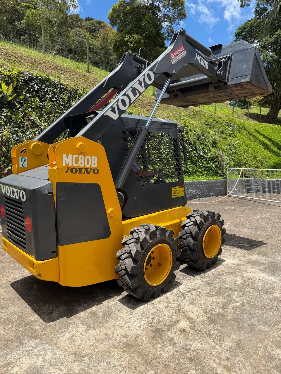 Mini Carregadeira Volvo MC80B Ano 2012 - Foto 13