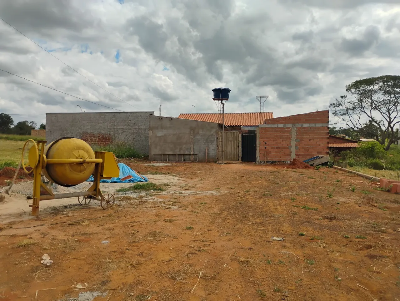 Vendo ágio de lote c/ dois barracão