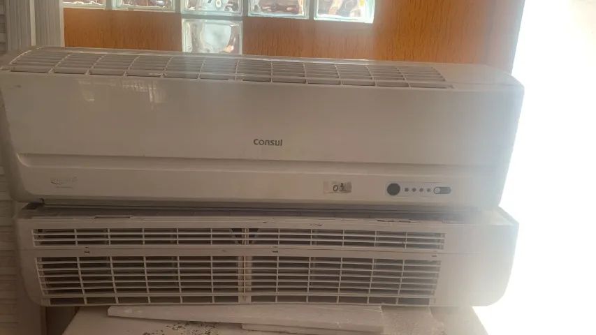 Vendo 2 aparelhos de Ar-condicionados de 22.000 BTUs em bom estado - Desapego