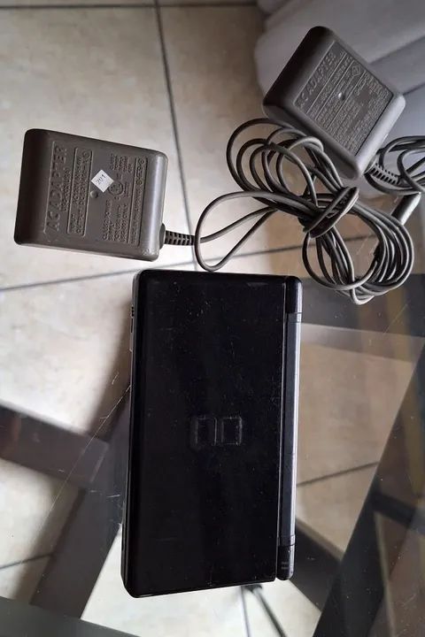 Nintendo DS Preto PRECISA MANUTENÇÃO com 2 Carregadores e 1 cartucho