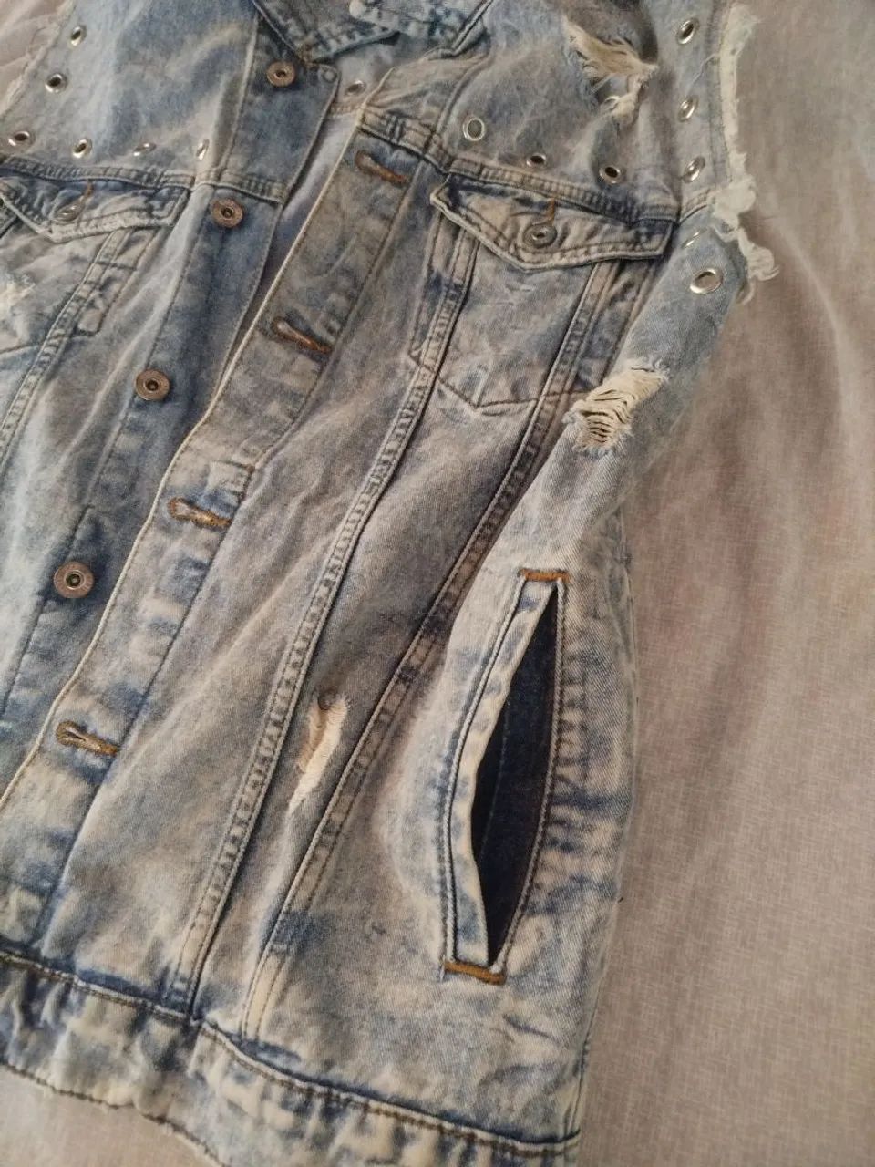 Colete Jeans Destroyed com Detalhes - Foto 3