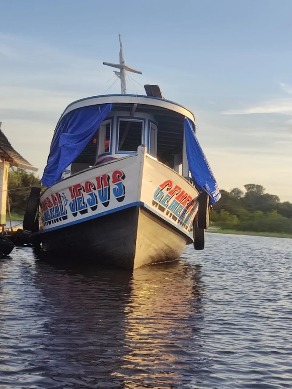 VENDE-SE BARCO - PRONTO PARA NAVEGAÇÃO