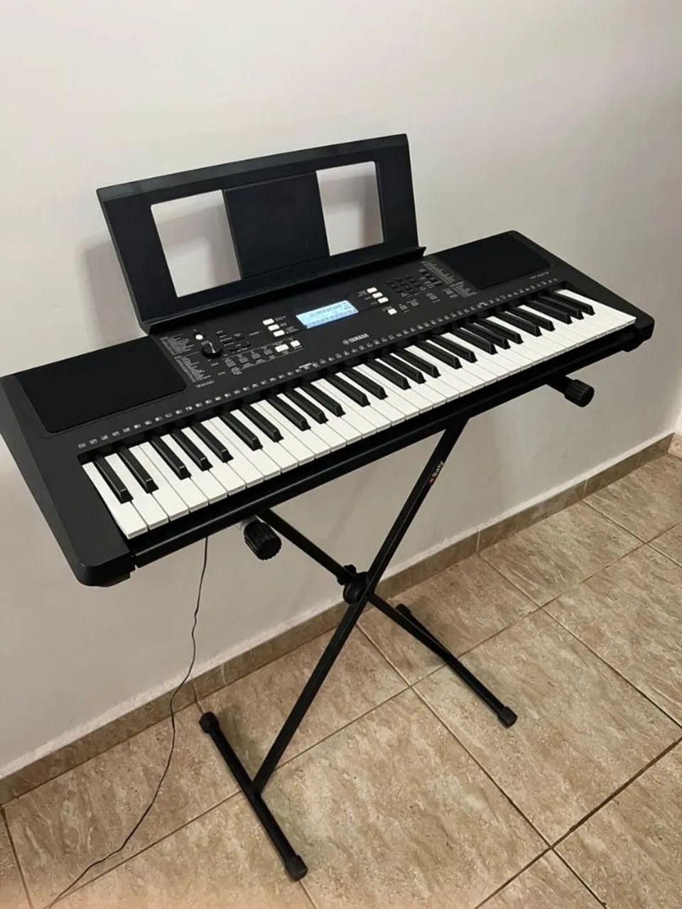 TECLADO ARRANJADOR YAMAHA PSR E373 NA CAIXA SEM USO + SUPORTE E CAPA DE PROTEÇÃO - Foto 5