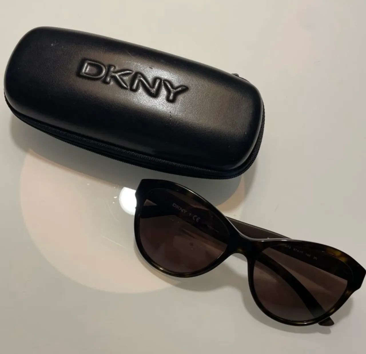 Óculos de Sol Feminino DKNY