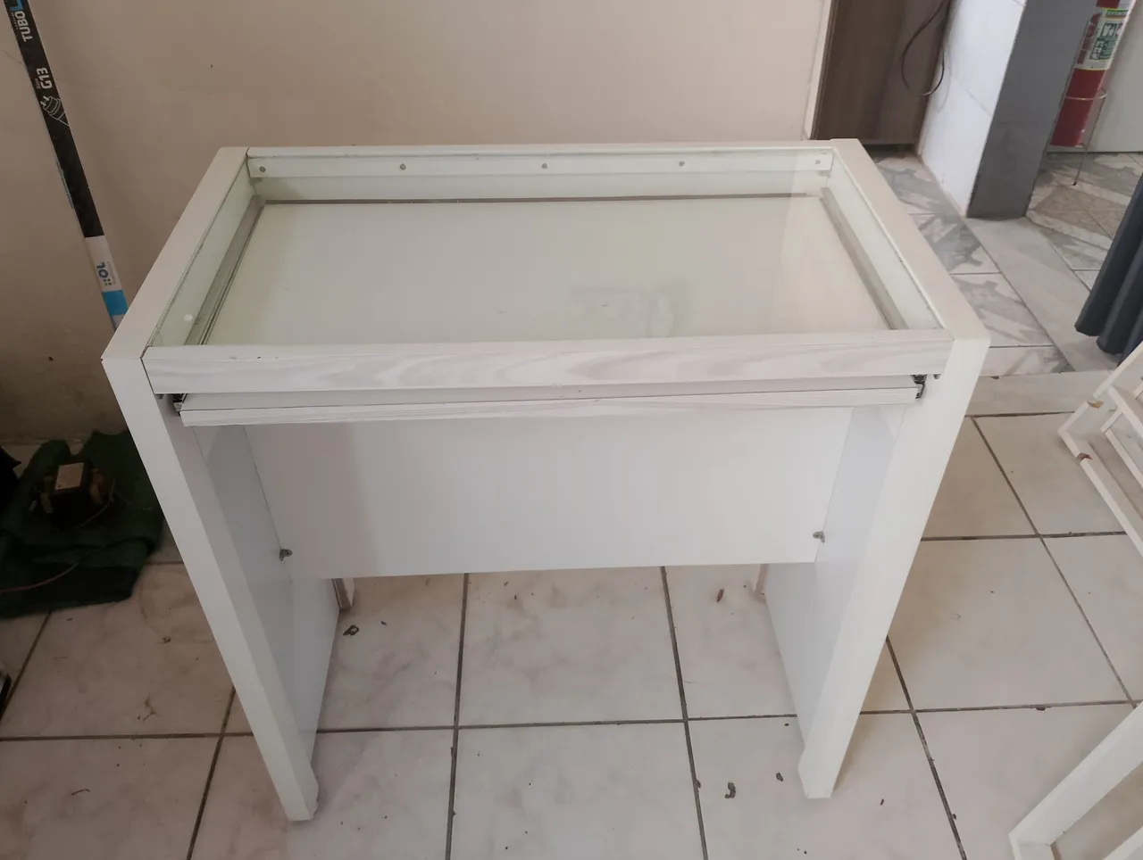 Mesa de Vidro Decorativa - Elegância para seu Lar