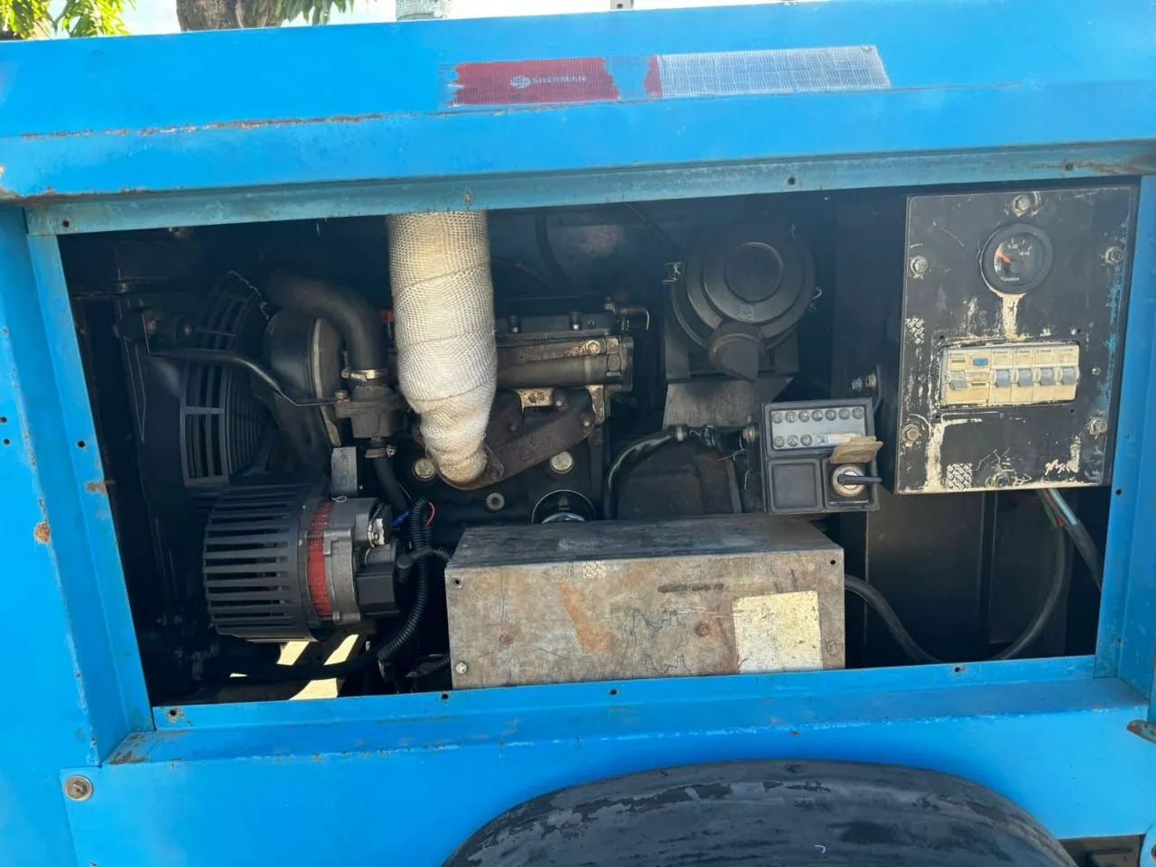 Torre de iluminacao Weber usada com 4 lâmpadas de 1000 watts usada - Foto 5