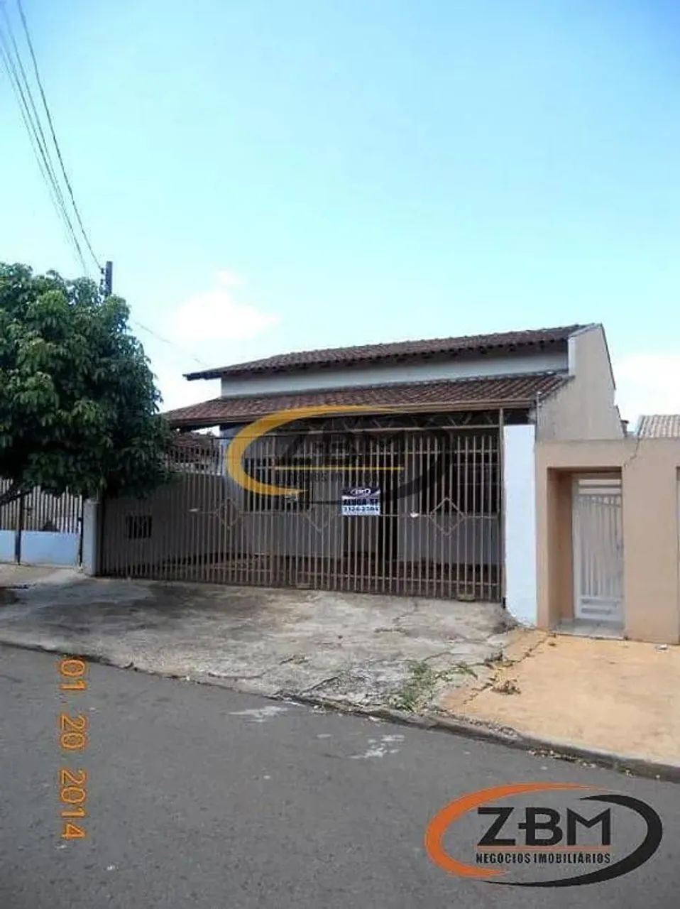 Casa para Locação 3 Quartos, Churrasqueira, 2 Vagas, 250M² total, Bandeirantes, Londrina -