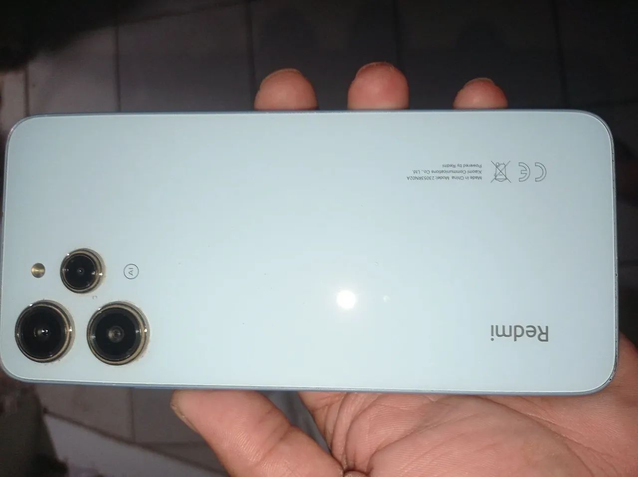 Em bom estado de uso tem carregador e a bateria está ótima 