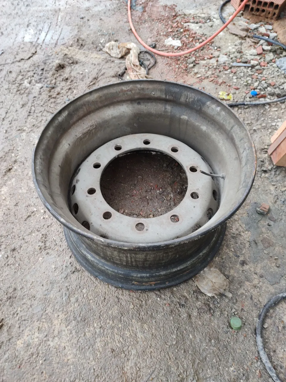 Roda para carreta ou semi-reboque.