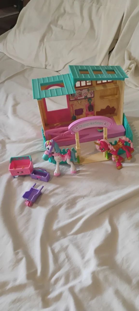 Casinha Shopkins com cavalos 