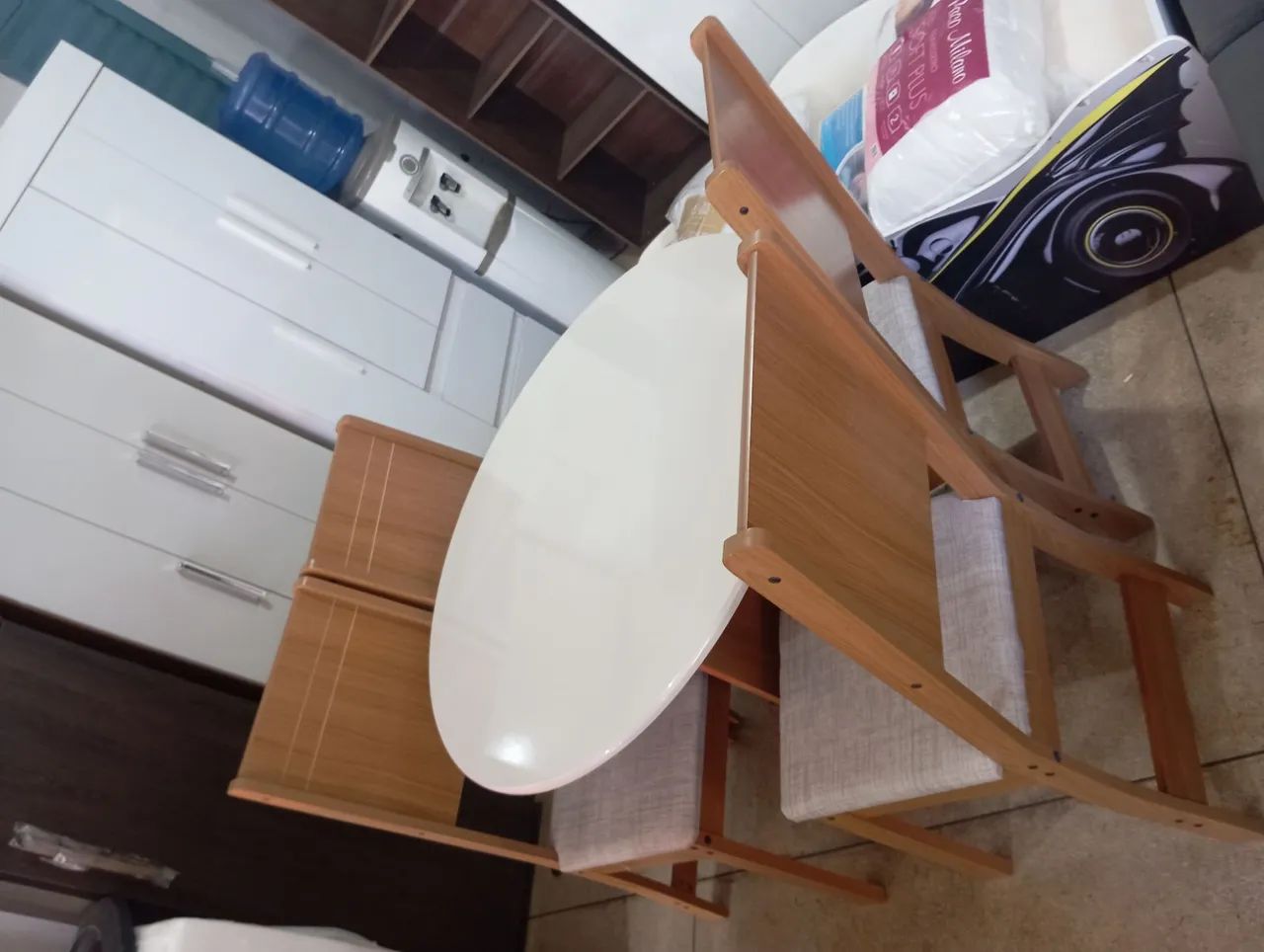 Conjunto Mesa Redonda com 4 Cadeiras - Foto 2