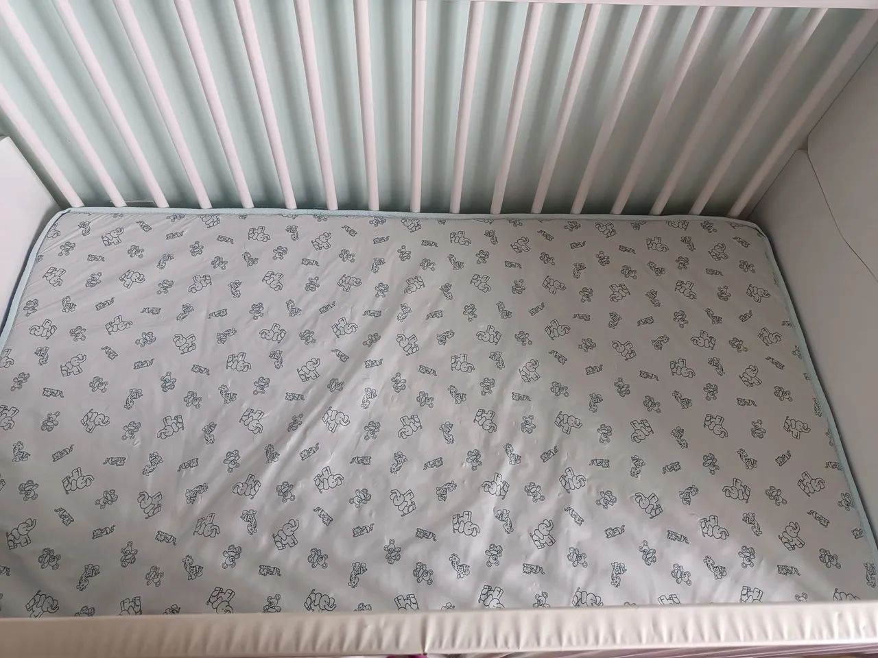 Vendo berço americano com colchão 