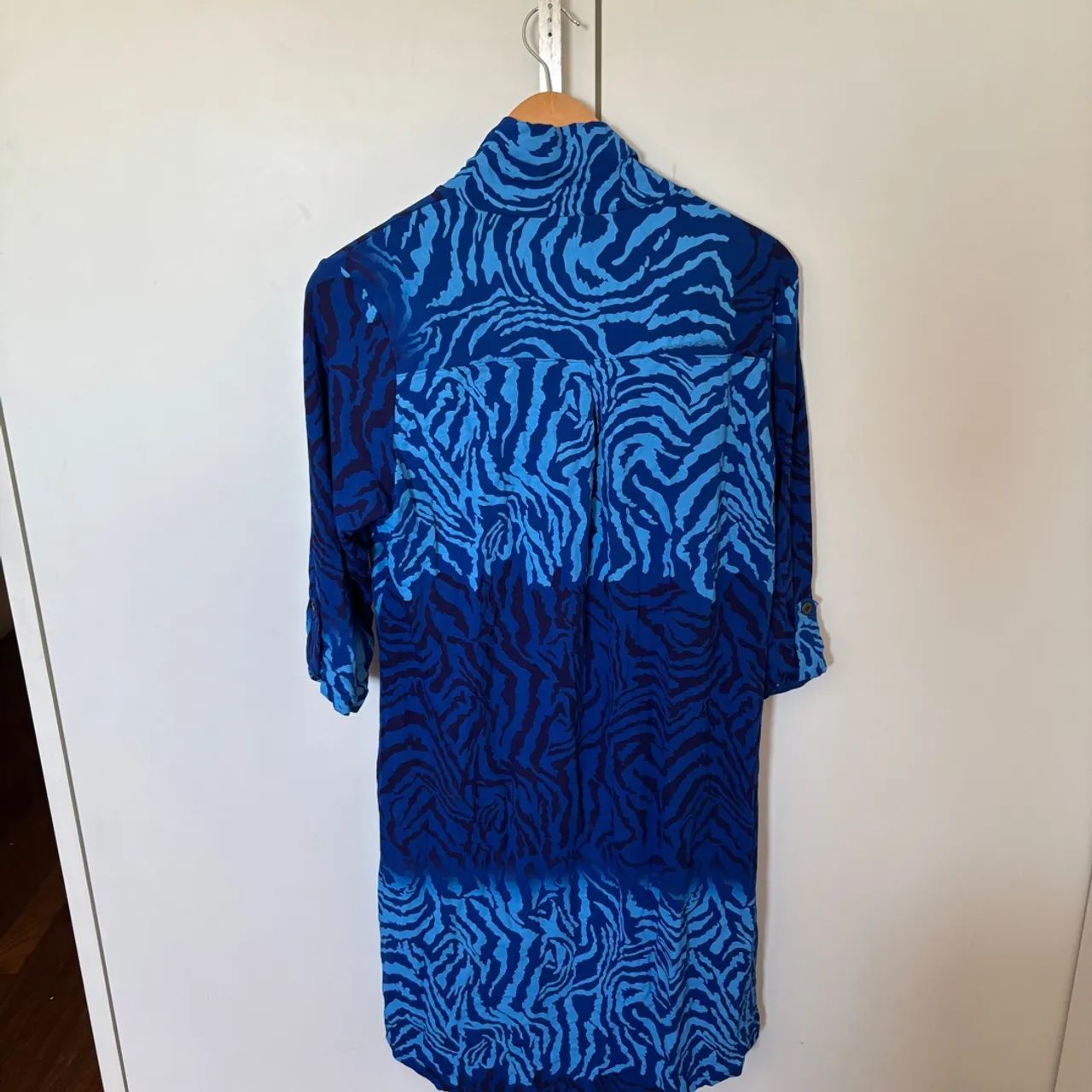 Vestido Azul com Estampa Animal Print - Foto 4