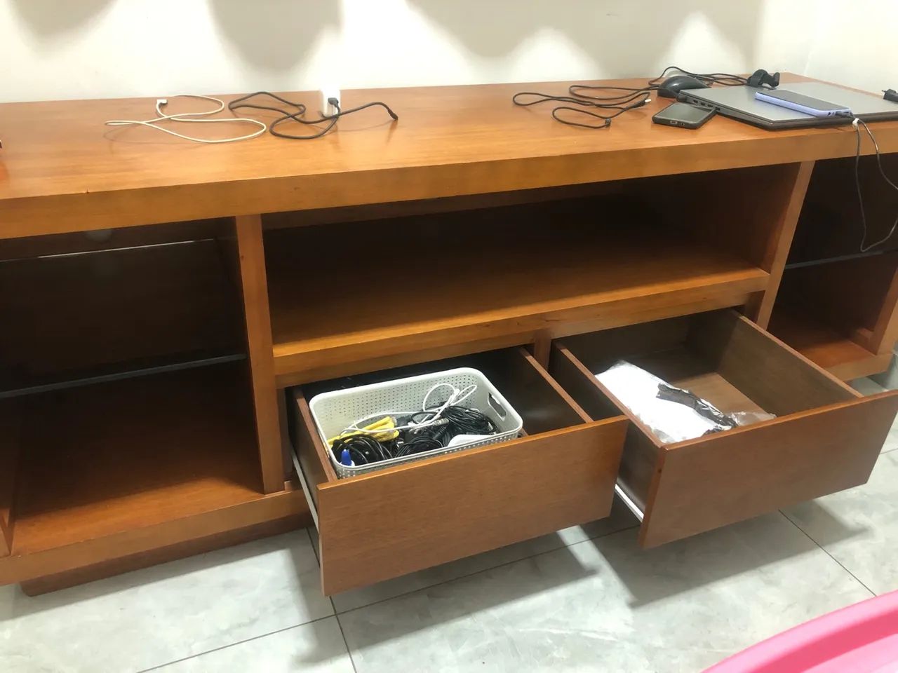 Móvel para TV em Madeira Maciça - Design Moderno - Foto 2