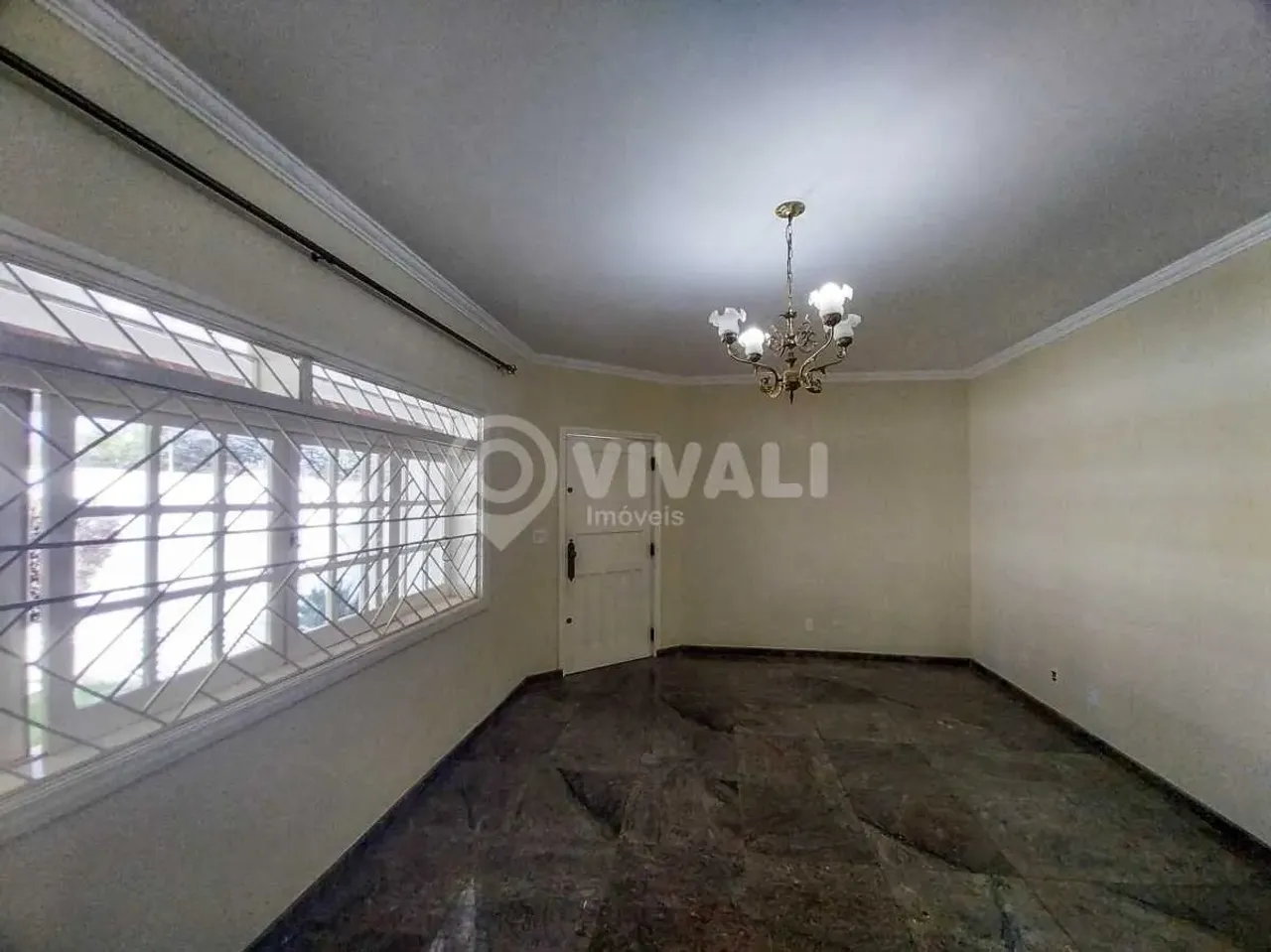 Casa de rua - / Residencial / Nova Itatiba