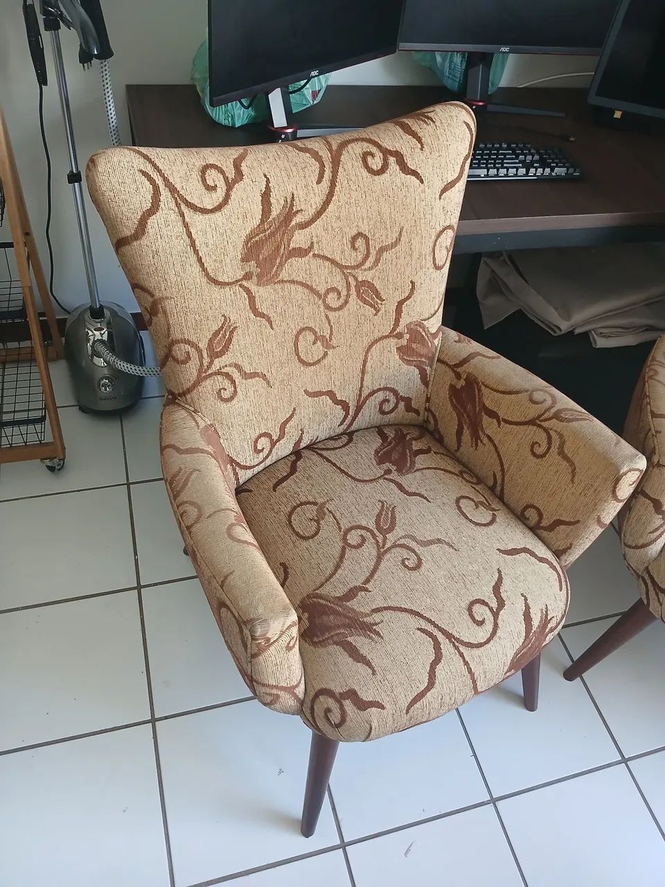 2 Poltronas Clássicas com Design Floral (marca: nobel) - super novas e sem cheiro. - Foto 2