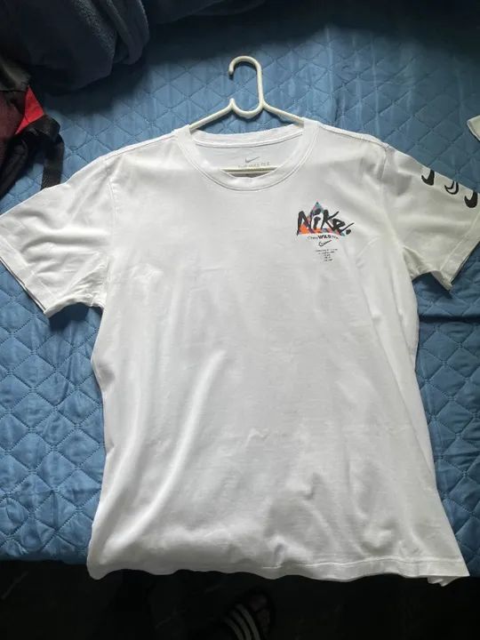 camisa branca com estampa nas costas - Foto 2