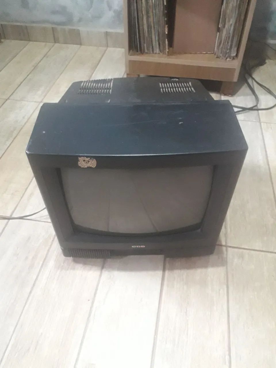 TV cce pra retirada de peça