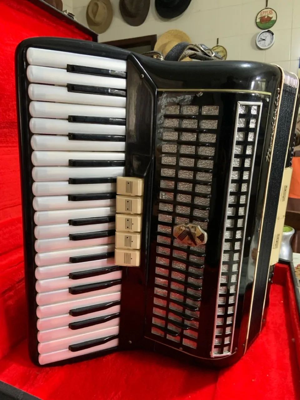 Sanfona Acordeon Mondial 120 Baixos - Excelente Estado - Foto 3