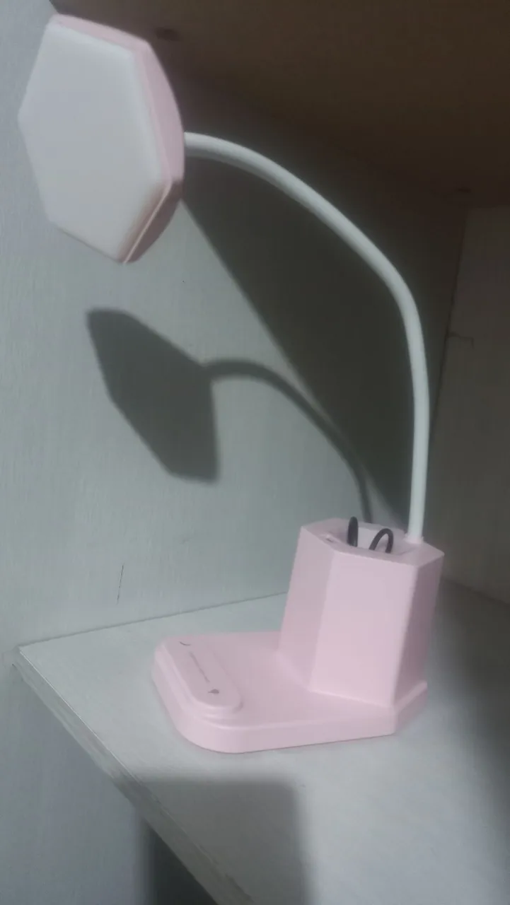 Vendo luminária rosa.
