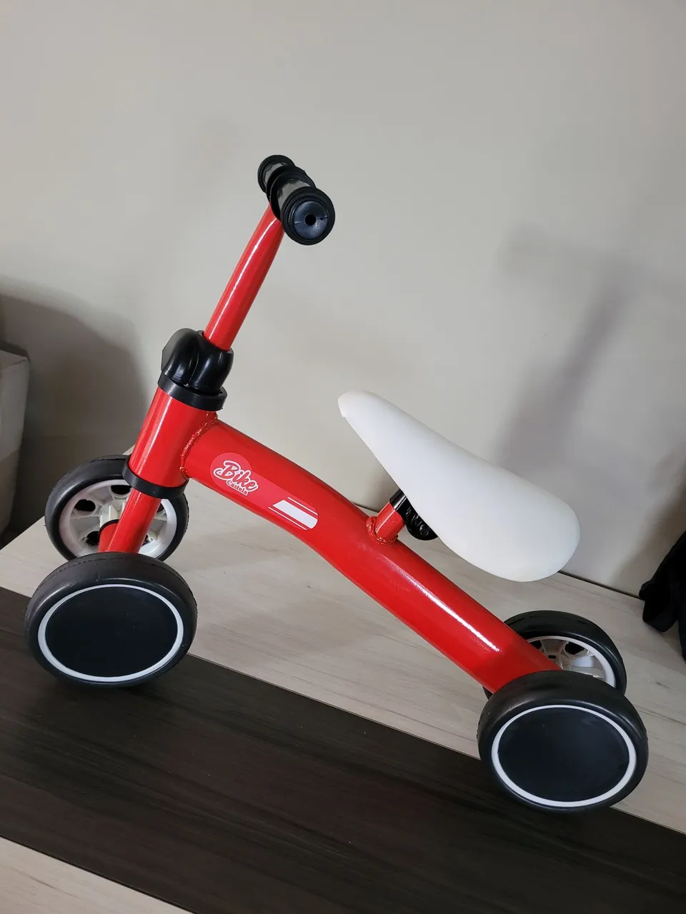 Bicicleta de equilibrio para bebê