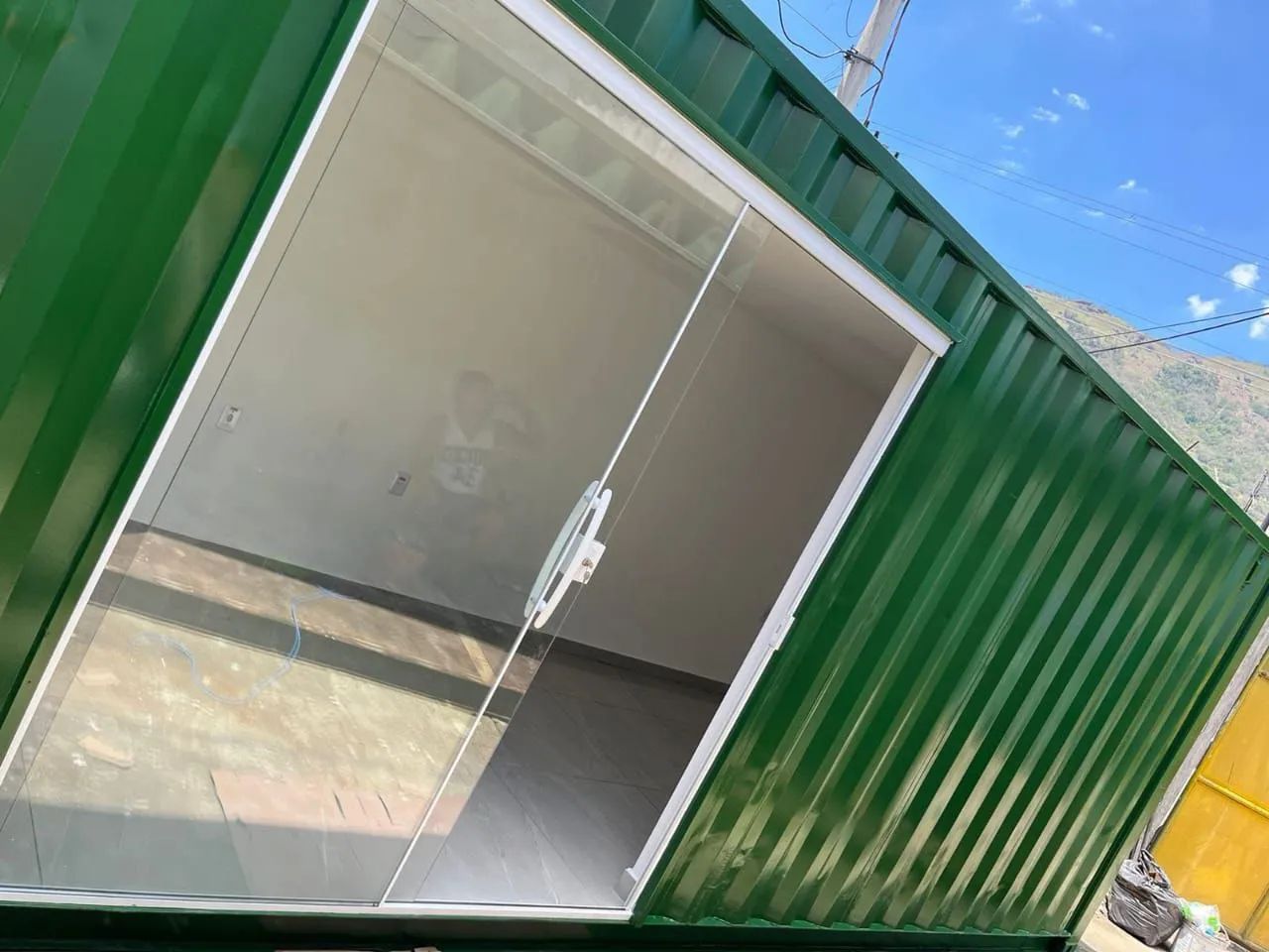 Container marítimo adaptado para loja!