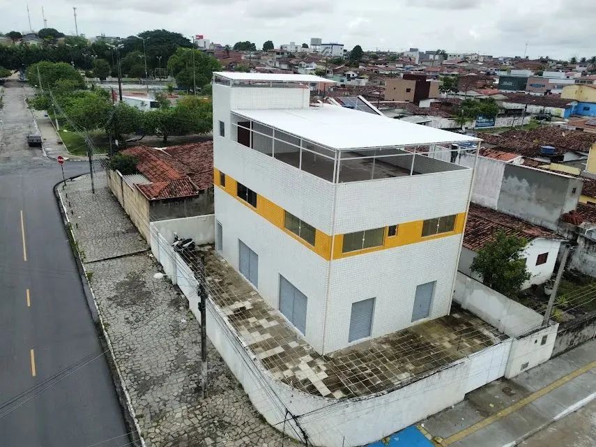 Predio com ponto comercial e moradia no Funcionários IV - João Pessoa PB