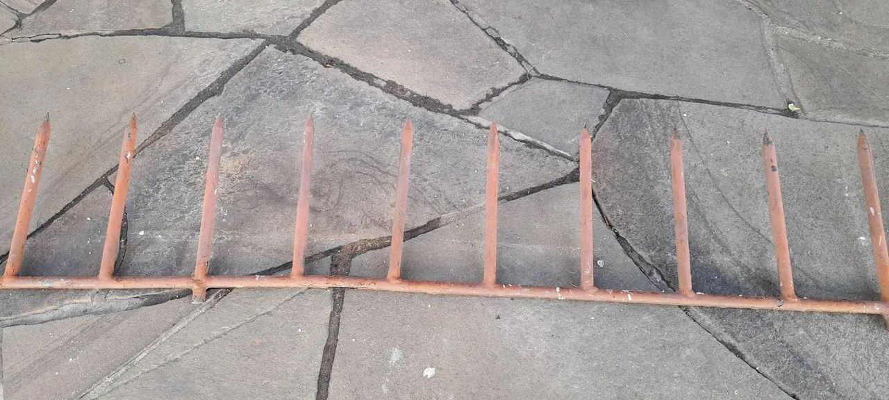 Grade de ferro ponta de lança 20 reais o metro - Foto 3
