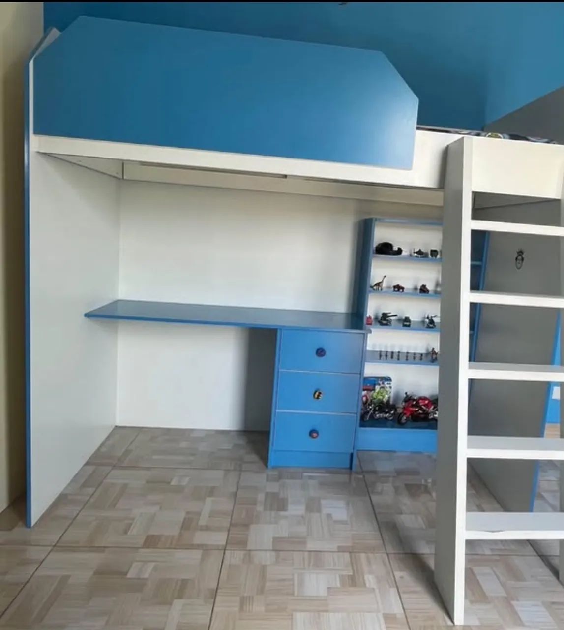 Cama beliche com escrivaninha e armário - Azul - Foto 4