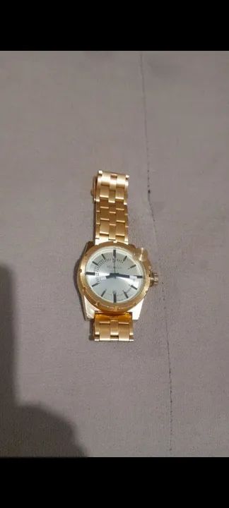 Relógio de pulso masculino dourado