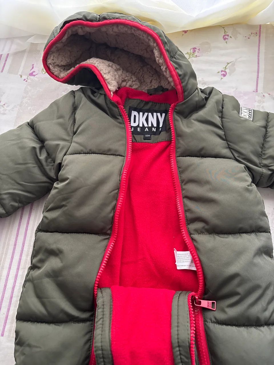 Macacão de frio DKNY Jeans bebê 18 meses - original, novo e super quentinho - Foto 2