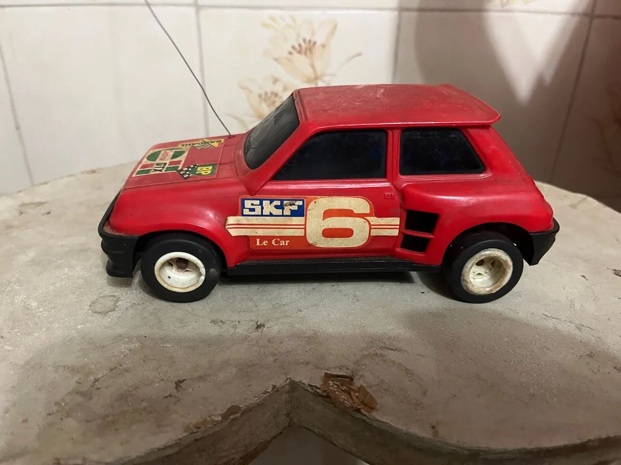 Carrinho de controle remoto antigo