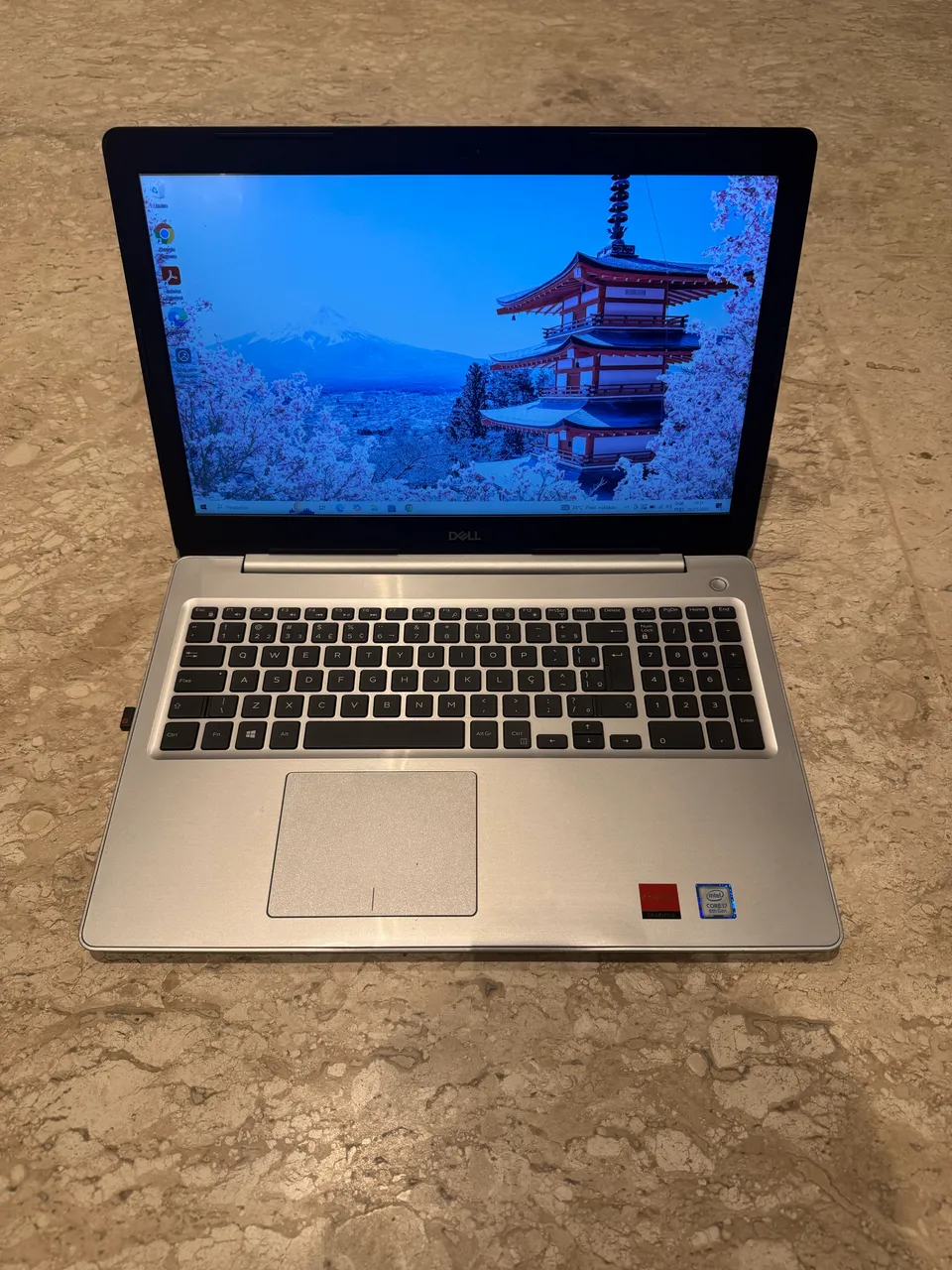 Dell Inspiron 15 5570 ノートパソコン（美品） Notebook Dell Inspiron i15-5570-B40C Intel Core i7 - 8GB 2TB LED