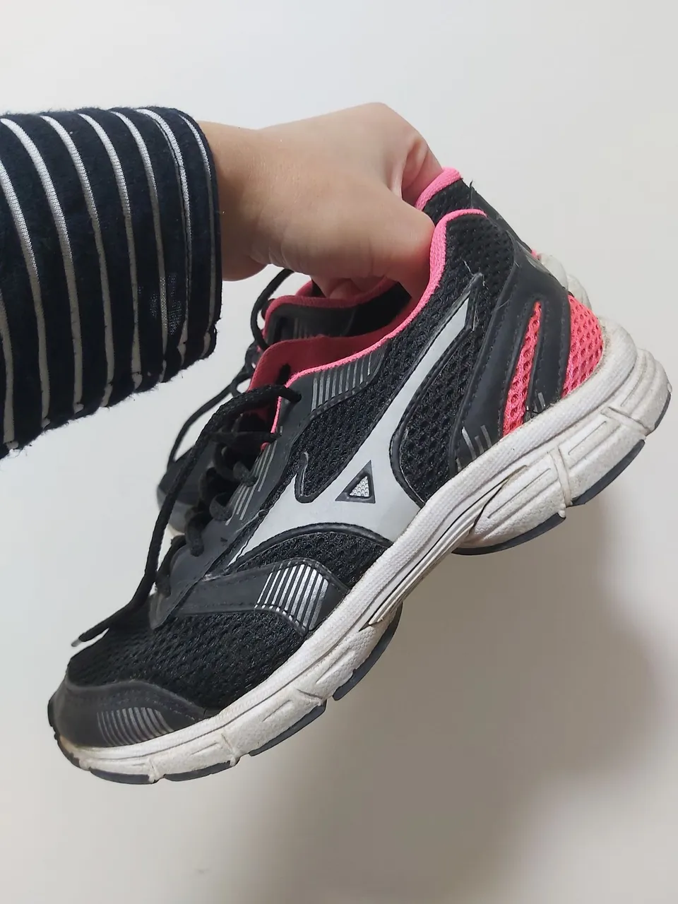 Tênis Mizuno Feminino - Preto com Rosa