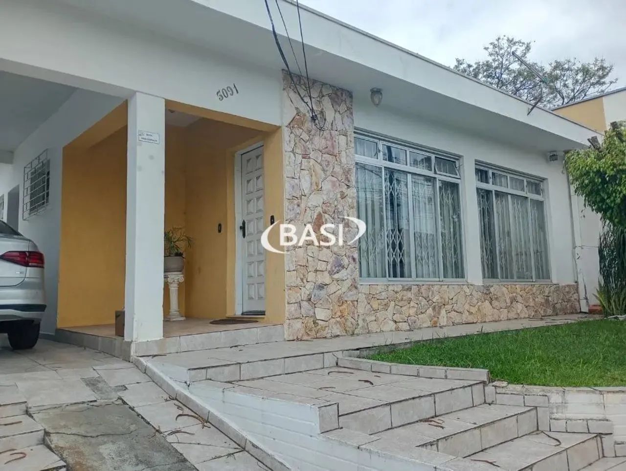 Casa térrea à Venda no Parolin com 4 quartos e 1 escritório - Residencial ou Comercial