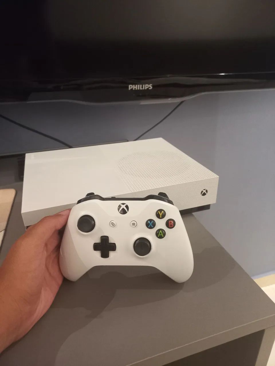 XBOX ONE S, 1tb, 1 controle +jogo MAFIA 3 (com caixa) - Foto 2