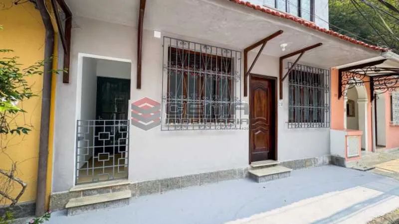 Casa de Vila : Triplex / Residencial / Humaitá