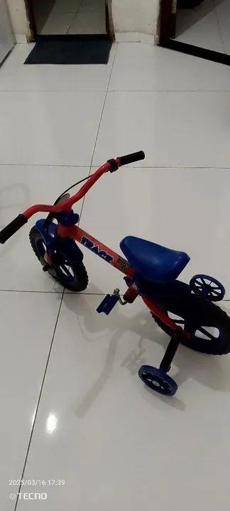 Bicicleta infantil com Rodinhas  - Foto 2